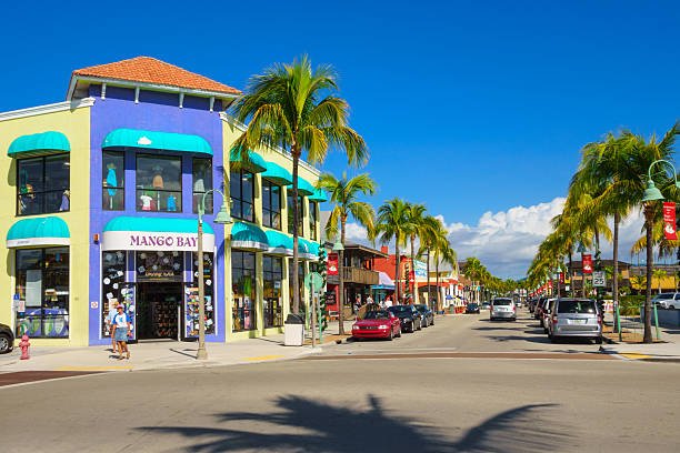 fort-myers-beach-shopping-district-florida